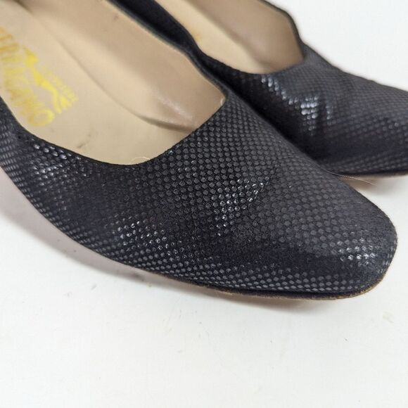 Salvatore Ferragamo Black Leather Low Heel Pumps – Textured Dot Pattern – Sz 7aa - Picture 5 of 9